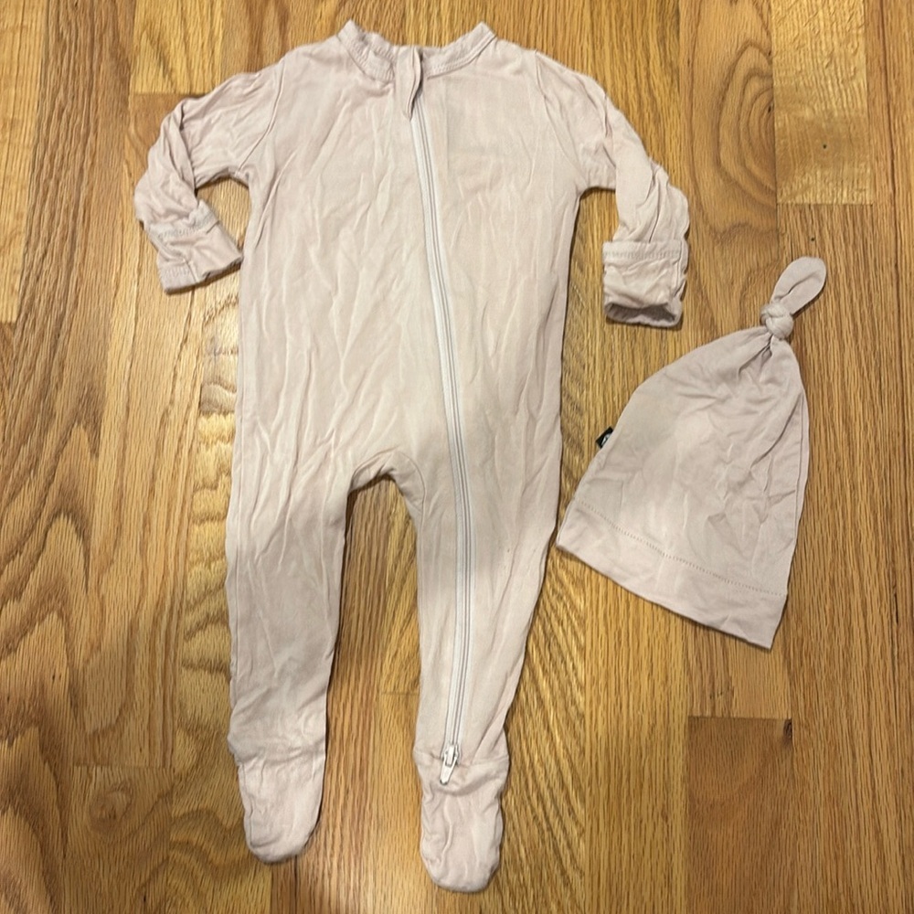 Kyte Baby Zippered Footie in Blush with matching Knotted Cap!‎  GUC